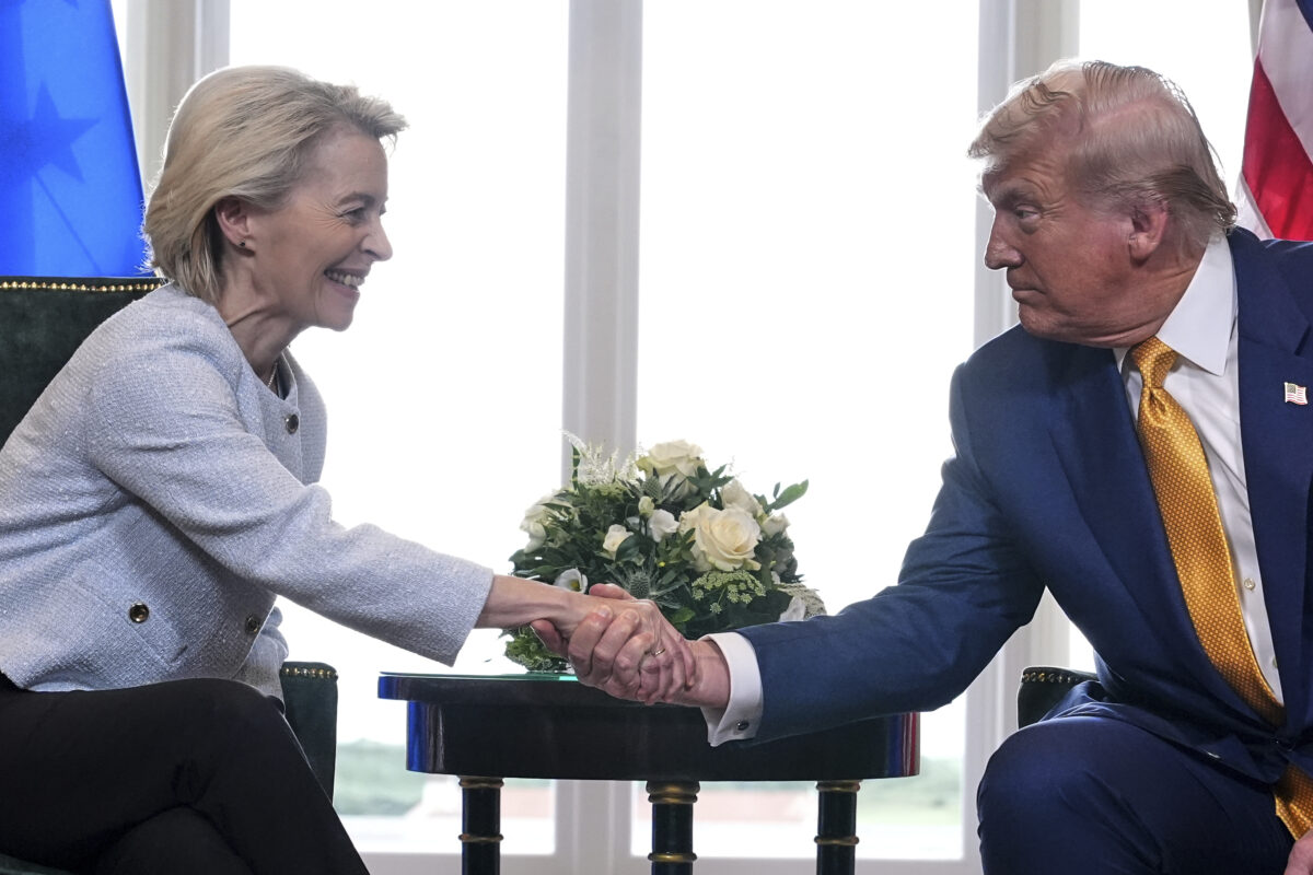 dazi trump e von der leyen siglano l8217accordo usa ue su tariffe al 15 accordo pi249 grande di tutti