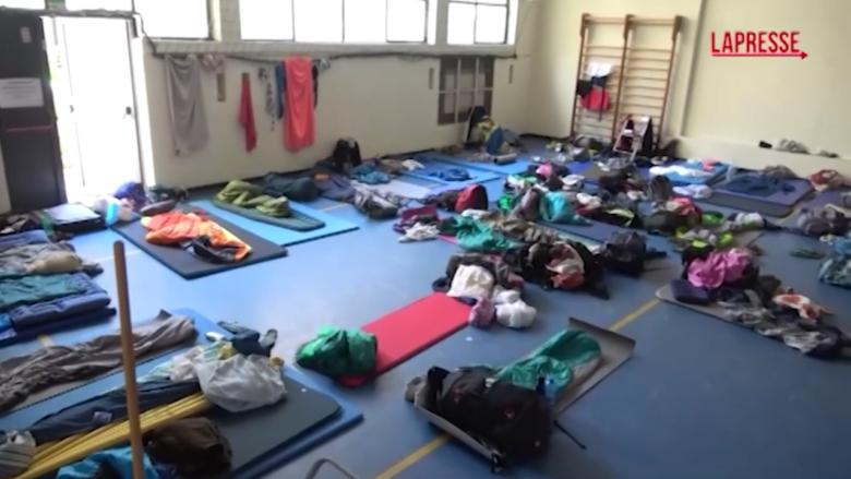 Giubileo, le scuole romane accolgono i giovani pellegrini nelle palestre: "Offriamo assistenza e diamo informazioni"