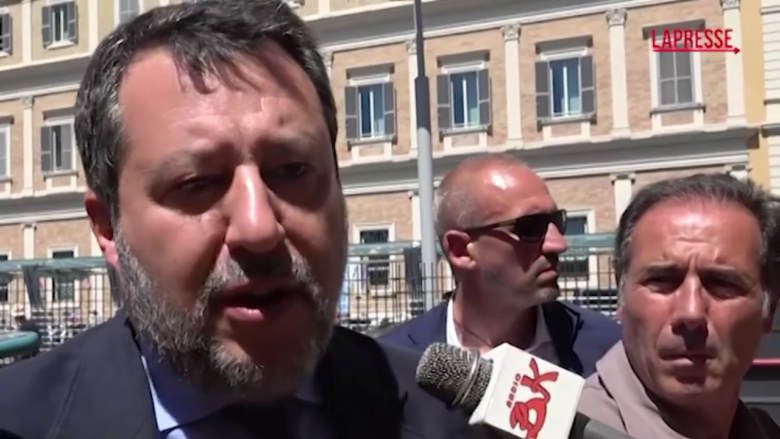 Roma, Salvini: "Manifesti? Allucinante censura libera espressione"
