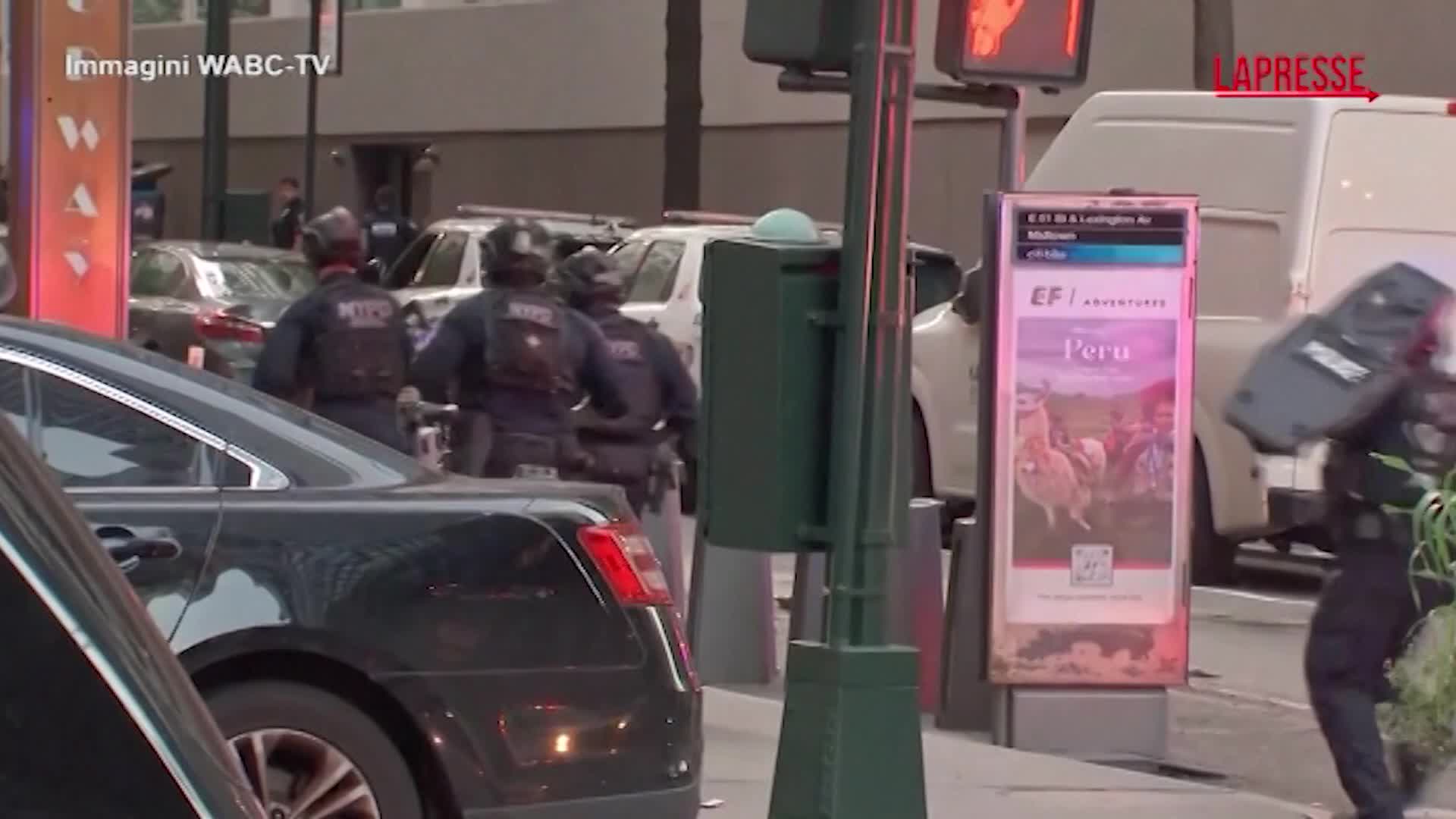 New York, sparatoria a Manhattan: la polizia fa evacuare un edificio a Park Avenue New York, sparatoria a Manhattan: la polizia fa evacuare un edificio a Park Avenue