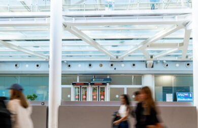 Incendio vicino all’aeroporto di Catania, sospesi i voli