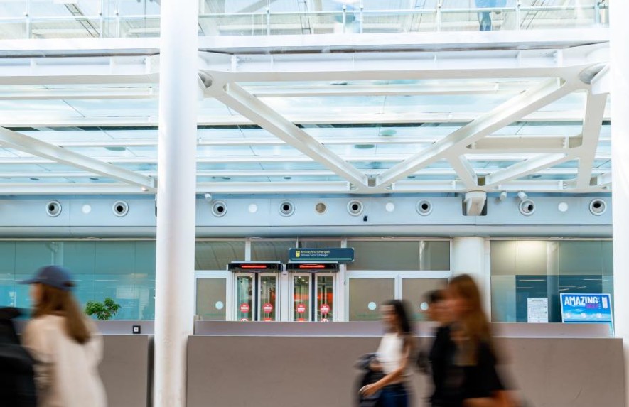 Incendio vicino all’aeroporto di Catania, sospesi i voli