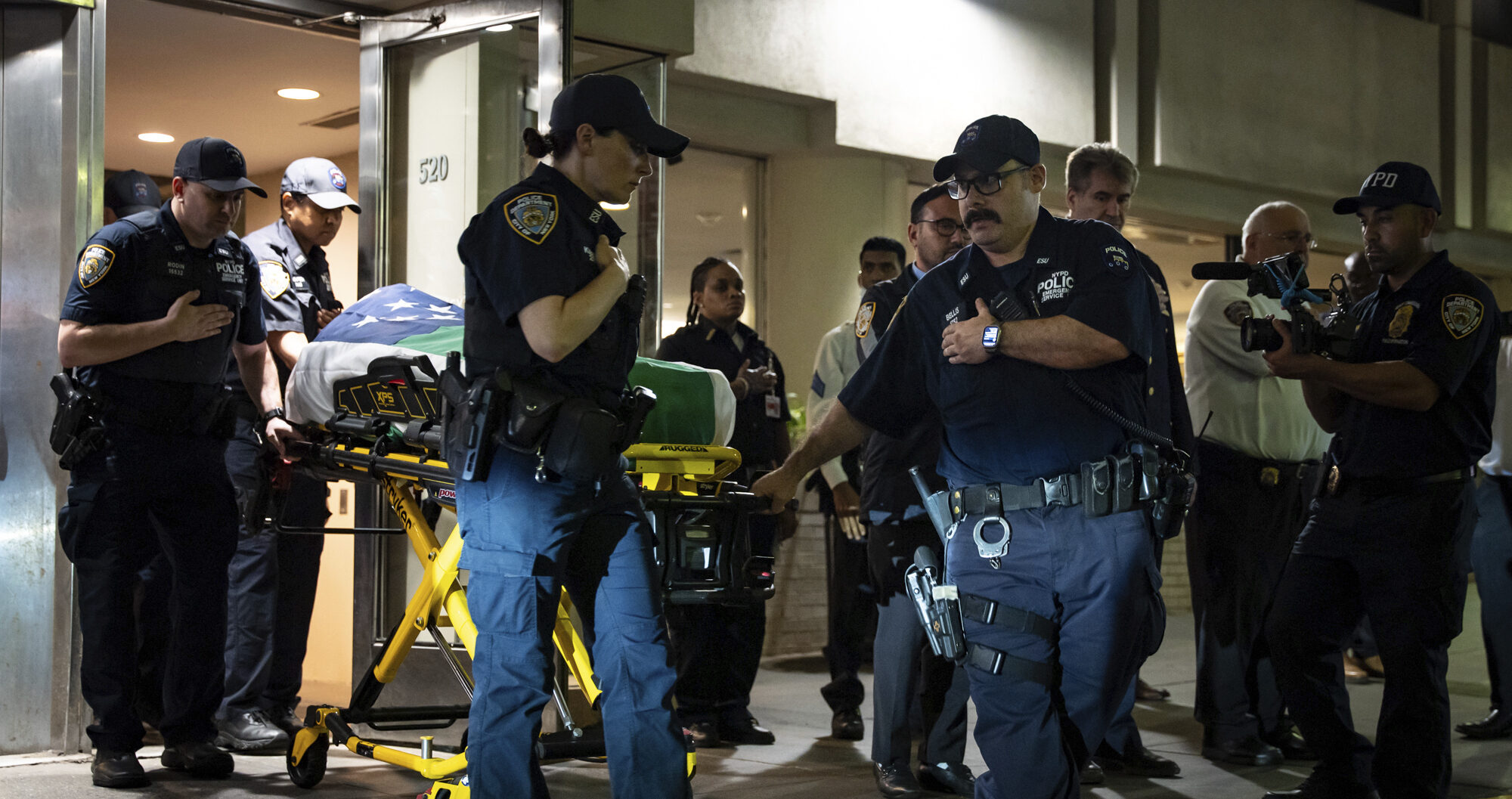 New York, sparatoria in grattacielo: 5 morti, tra cui il killer New York, sparatoria in grattacielo: 5 morti, tra cui il killer