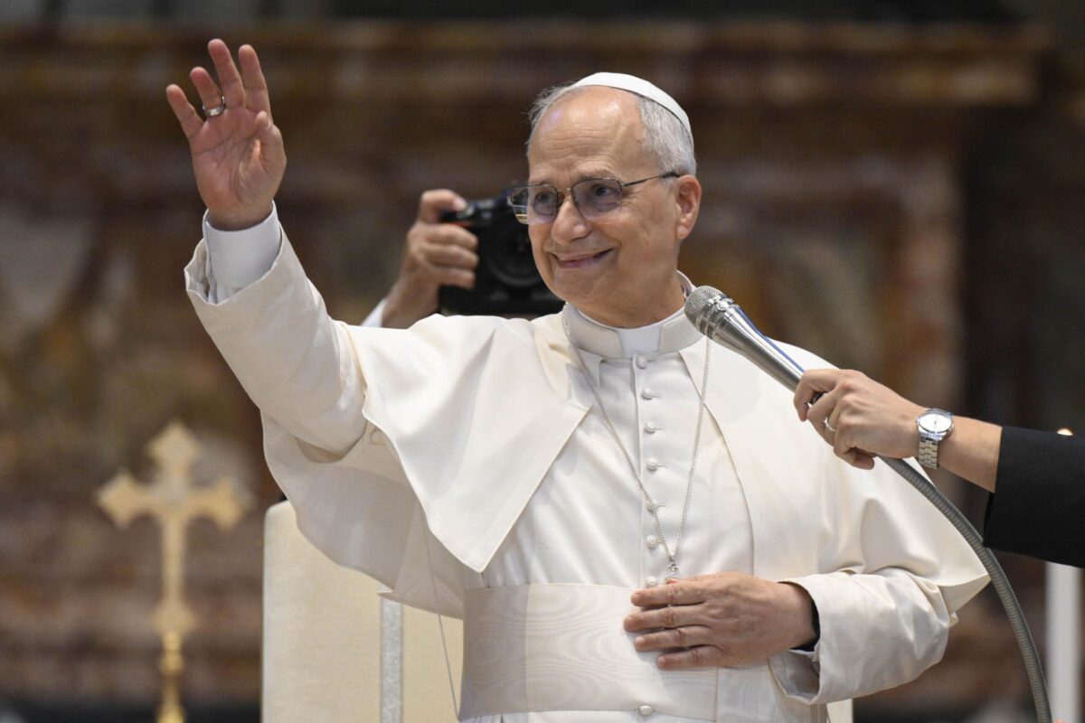 giubileo 2025 sorpresa papa a giovani far224 giro in piazza