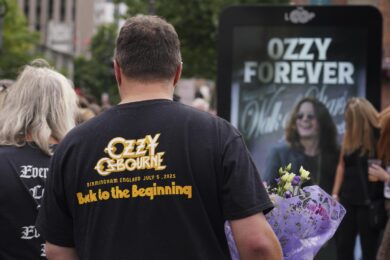 Il funerale di Ozzy Osbourne a Birmingham il 30 luglio 2025 (AP Photo/Alberto Pezzali)