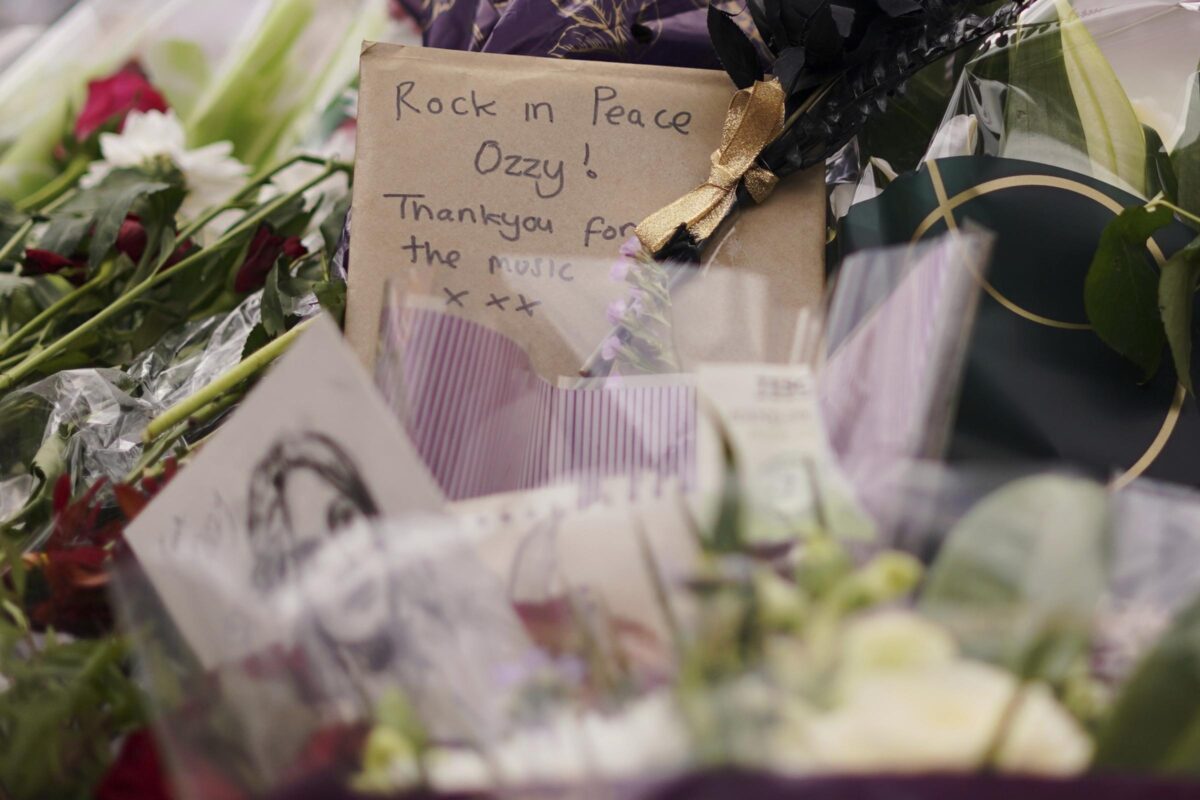 Galleria foto 'Ozzy Osbourne, a Birmingham l’ultimo saluto alla leggenda dell’heavy metal: le foto' - foto 6