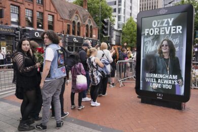 Il funerale di Ozzy Osbourne a Birmingham il 30 luglio 2025 (AP Photo/Alberto Pezzali)