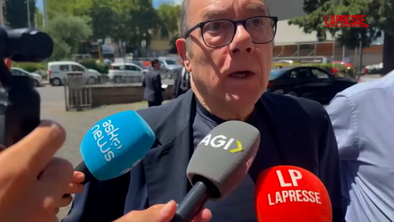 Funerali Enrico Lucherini, Verdone: "Uomo fondamentale per me, amico affettuoso"