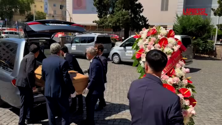 Enrico Lucherini, da Margherita Buy a Giuseppe Tornatore: attori e vip ai funerali dell'agente delle star