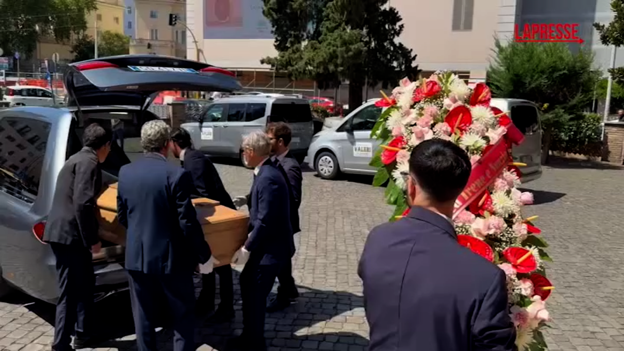 Enrico Lucherini, da Margherita Buy a Giuseppe Tornatore: attori e vip ai funerali dell