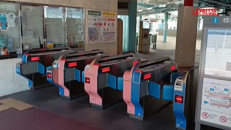 Giappone, treni sospesi per l'allerta tsunami a sud di Tokyo