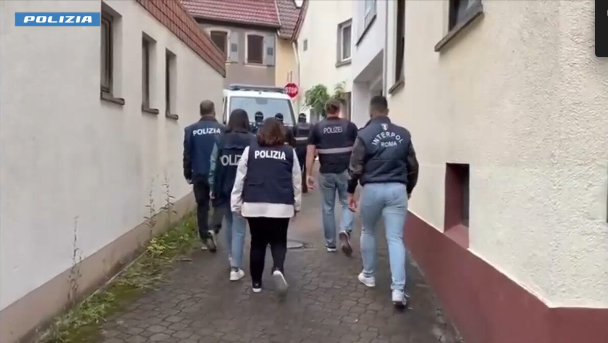 migranti polizia arresta 29enne in germania accusato di tortura e omicidio in libia