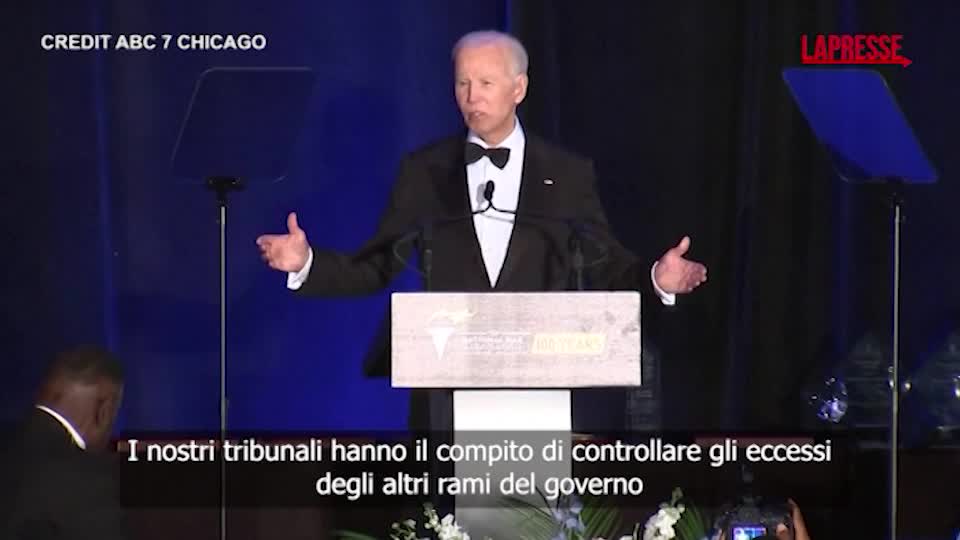 Biden contro Trump: "Sono giorni bui, fa del suo meglio per smantellare la Costituzione" Biden contro Trump: "Sono giorni bui, fa del suo meglio per smantellare la Costituzione"