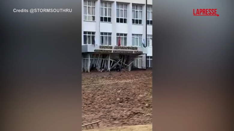 Russia, impressionante colata di fango dal monte Elbrus: le immagini dalla città di Tyrnyauz