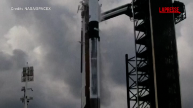 La SpaceX è partita con 4 astronauti: le immagini del lancio verso la Stazione Spaziale Internazionale