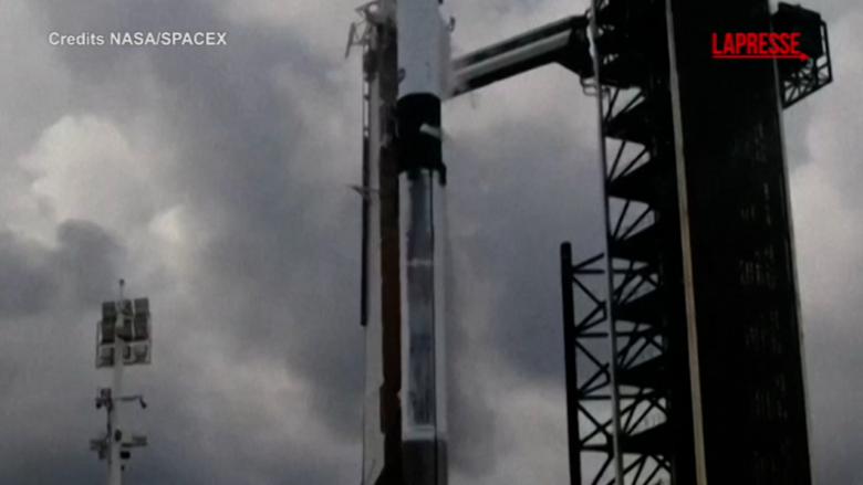 La SpaceX è partita con 4 astronauti: le immagini del lancio verso la Stazione Spaziale Internazionale