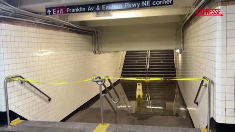 Maltempo negli Stati Uniti, strade e metro allagate a New York