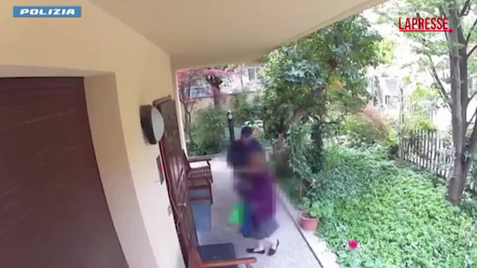 bologna raggirano anziana e le rubano 1 mln di euro il video della truffa