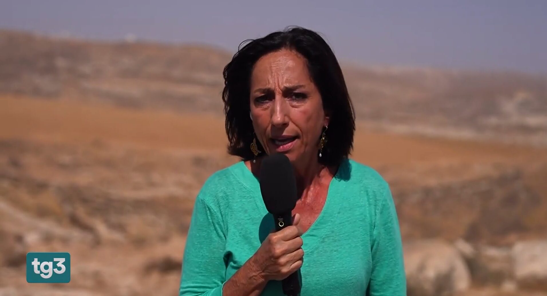 lucia goracci interrotta e minacciata dai coloni israeliani durante una diretta al tg3