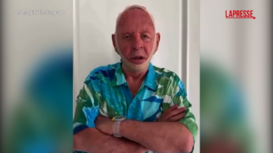 Anthony Hopkins prova la maschera viso di Kim Kardashian e torna Hannibal Lecter
