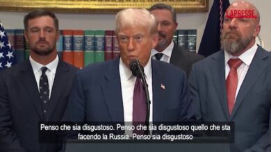 Ucraina, Trump: "Quello che sta facendo la Russia è disgustoso"