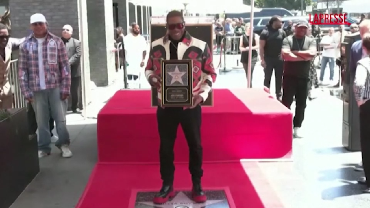 la leggenda dell8217hip hop busta rhymes riceve una stella sulla hollywood walk of fame