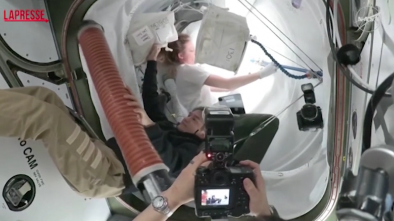 Spazio: capsula Crew Dragon agganciata all'Iss, sbarca equipaggio