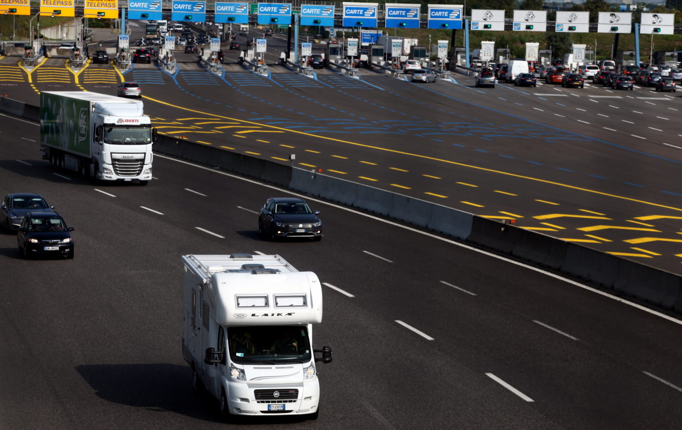 Traffico, esodo estivo: bollino nero sulle strade italiane, 13 milioni di auto in viaggio. Ecco le tratte interessate Traffico, esodo estivo: bollino nero sulle strade italiane, 13 milioni di auto in viaggio. Ecco le tratte interessate