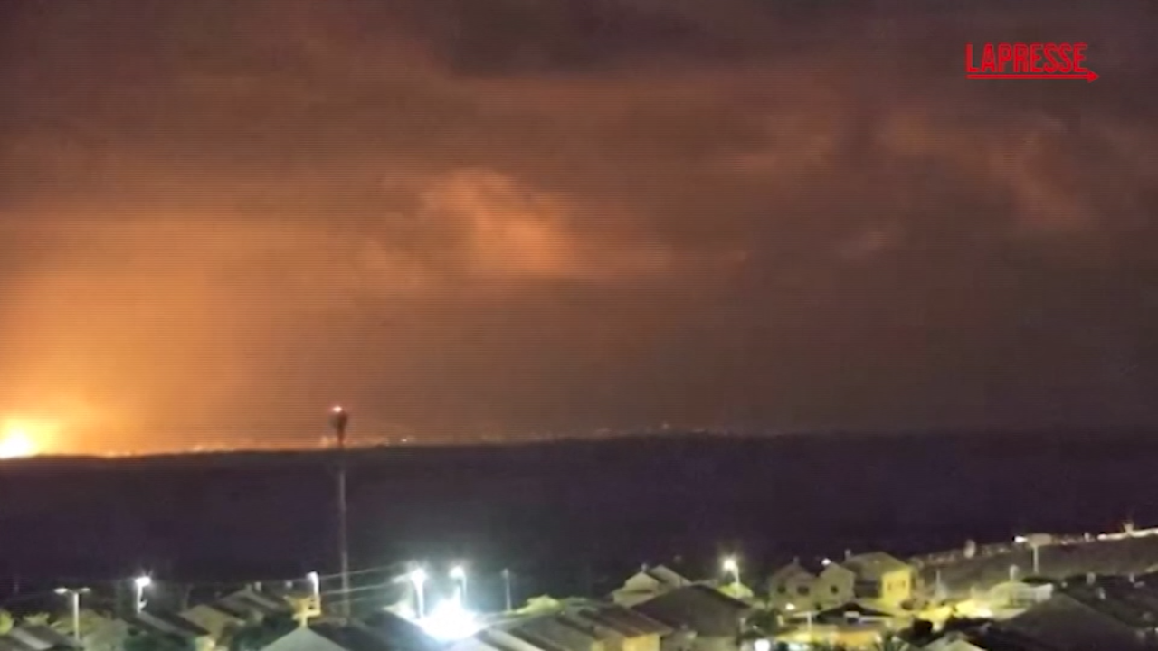 gaza ancora attacchi nella notte le immagini dei bombardamenti