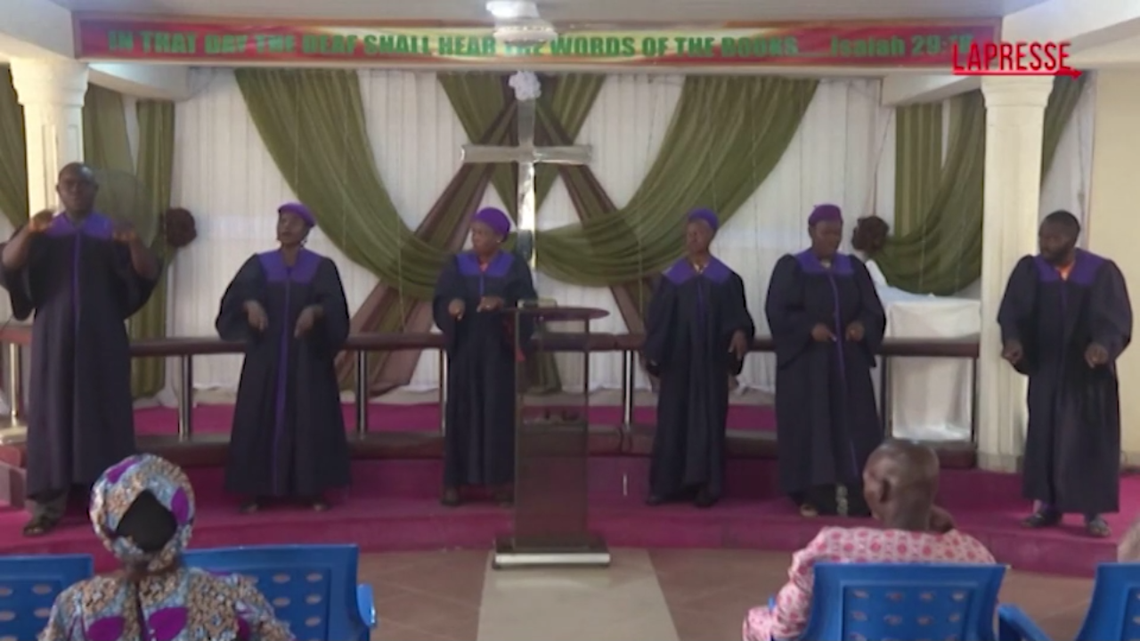 Nigeria, la chiesa in cui si prega con la lingua dei segni Nigeria, la chiesa in cui si prega con la lingua dei segni