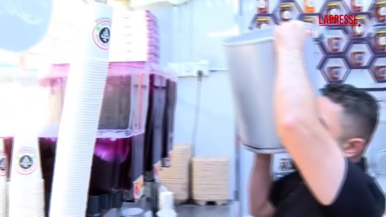 iraq a baghdad il caldo record si sfida col succo di uva passa
