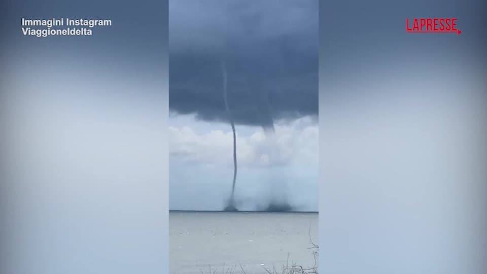 Delta del Po, doppia tromba marina al largo di Po di Goro
