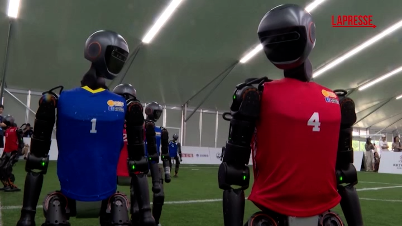 world humanoid robot games gli allenamenti delle squadre di calcio a pechino