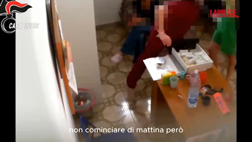 siracusa maltrattamenti su anziani e disabili in comunit224 le violenze riprese dai carabinieri