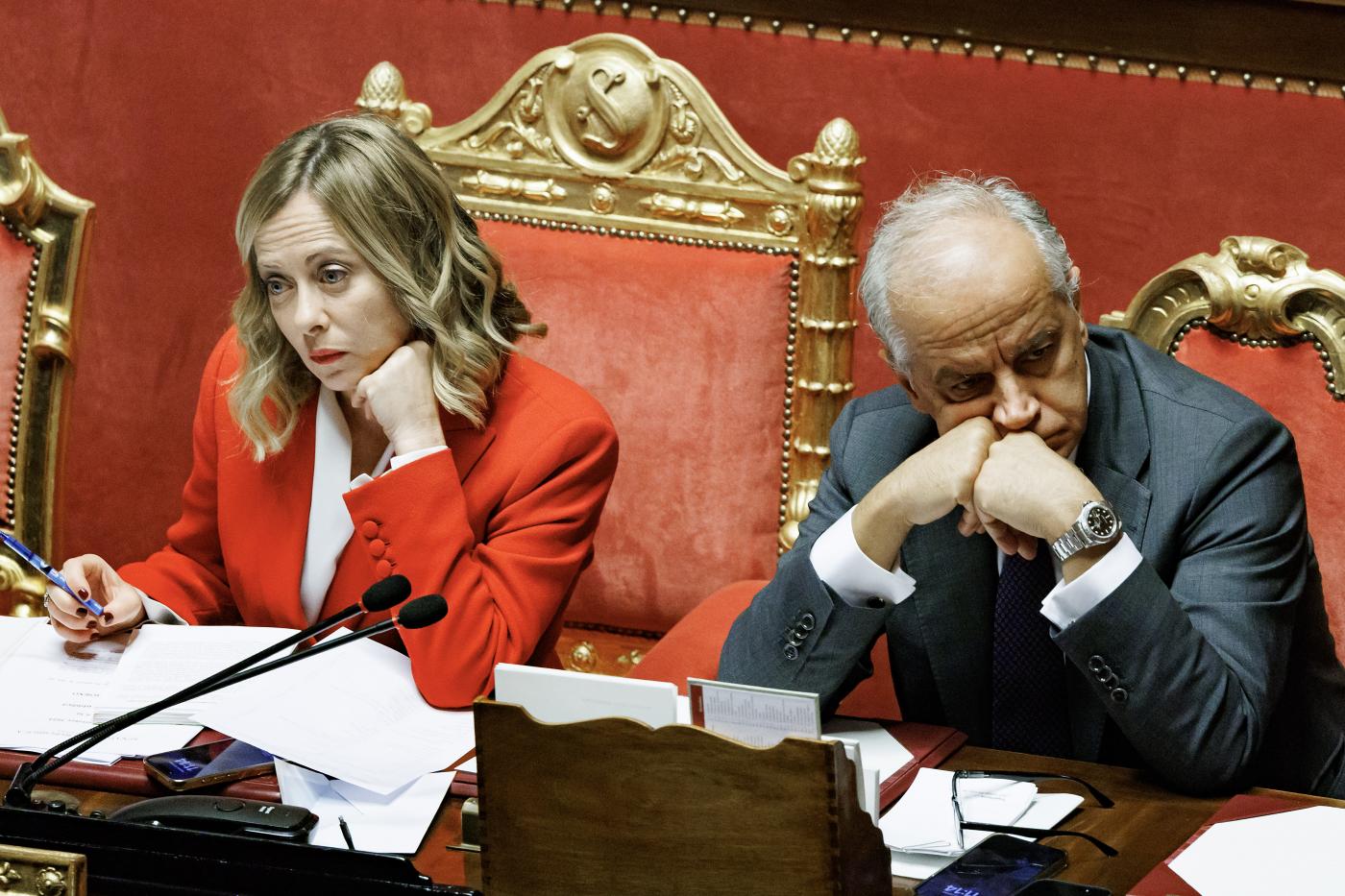 Caso Almasri: archiviazione per Meloni, richiesta giudizio per Nordio Piantedosi Mantovano. Premier: “Assurdo”