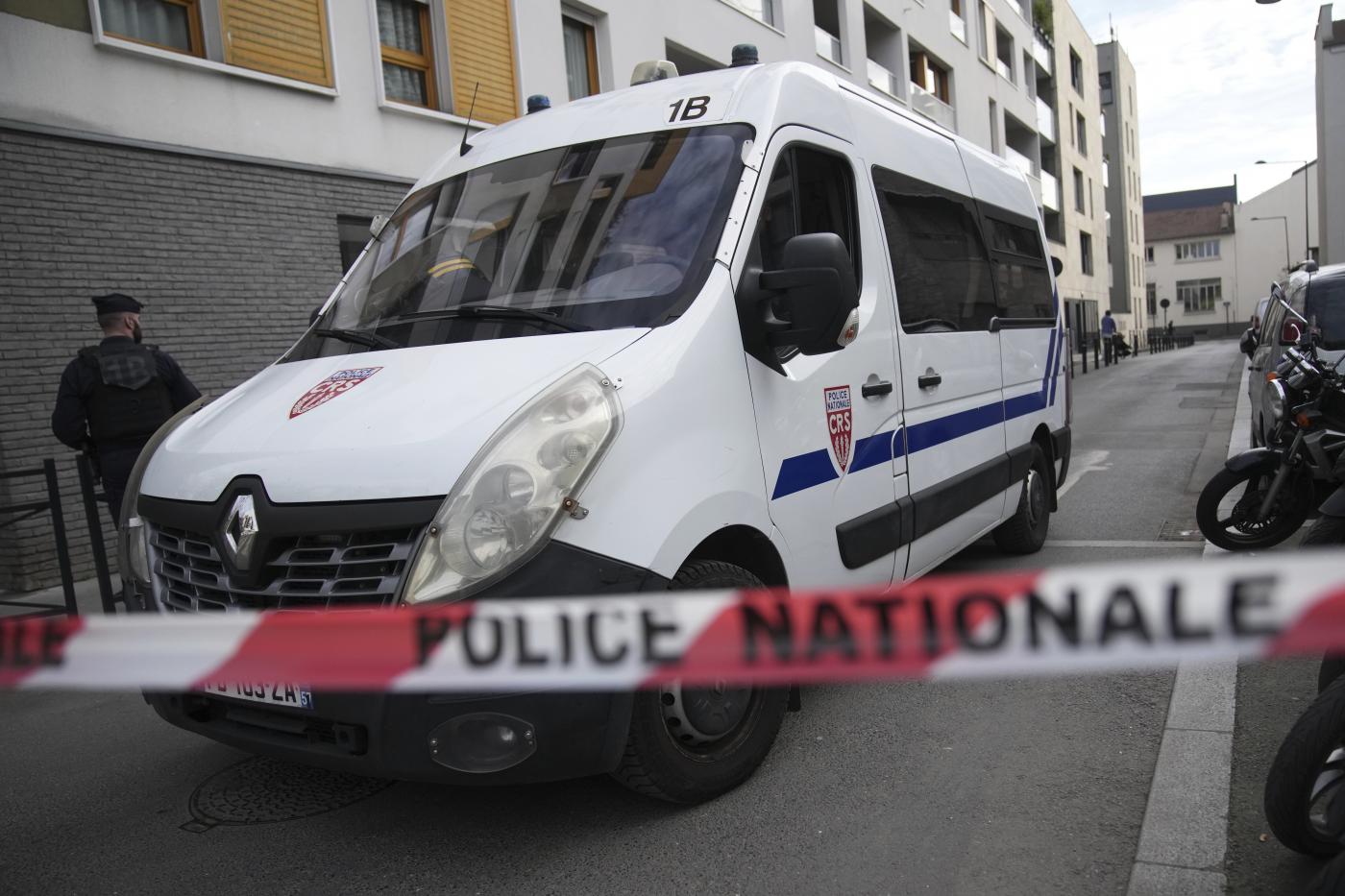 Orrore in Francia, 32enne trovato morto ed eviscerato nel parco Orrore in Francia, 32enne trovato morto ed eviscerato nel parco