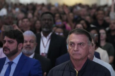 Brasile, giudice ordina arresti domiciliari per Bolsonaro
