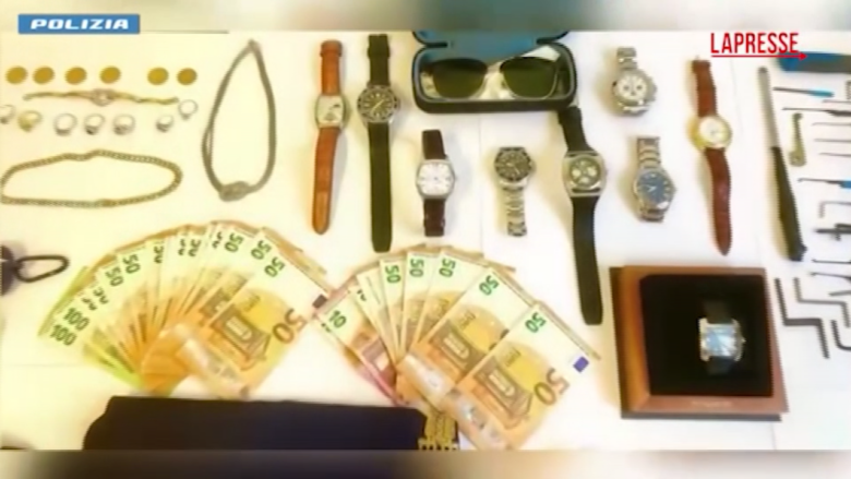 Bologna, sgominata banda di furti in appartamenti: il video della refurtiva