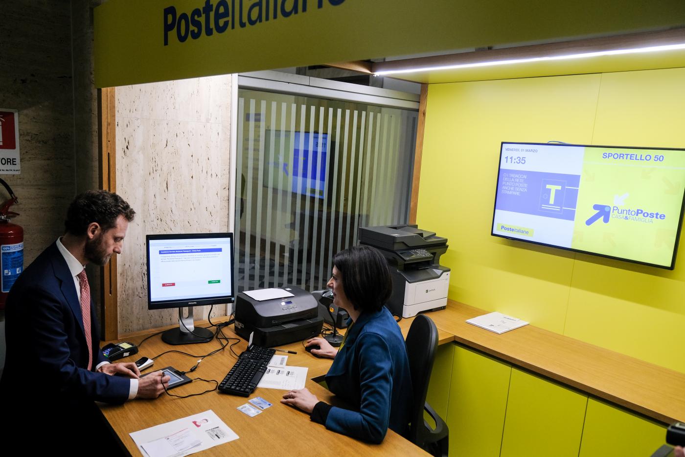 Poste: arriva l’assicurazione dedicata a cani e gatti