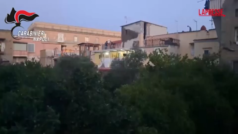 Napoli, trovato il latitante Michele Ciaravolo: il video dell’arresto