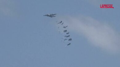 Gaza, nuovi lanci aerei di aiuti su Deir al-Balah