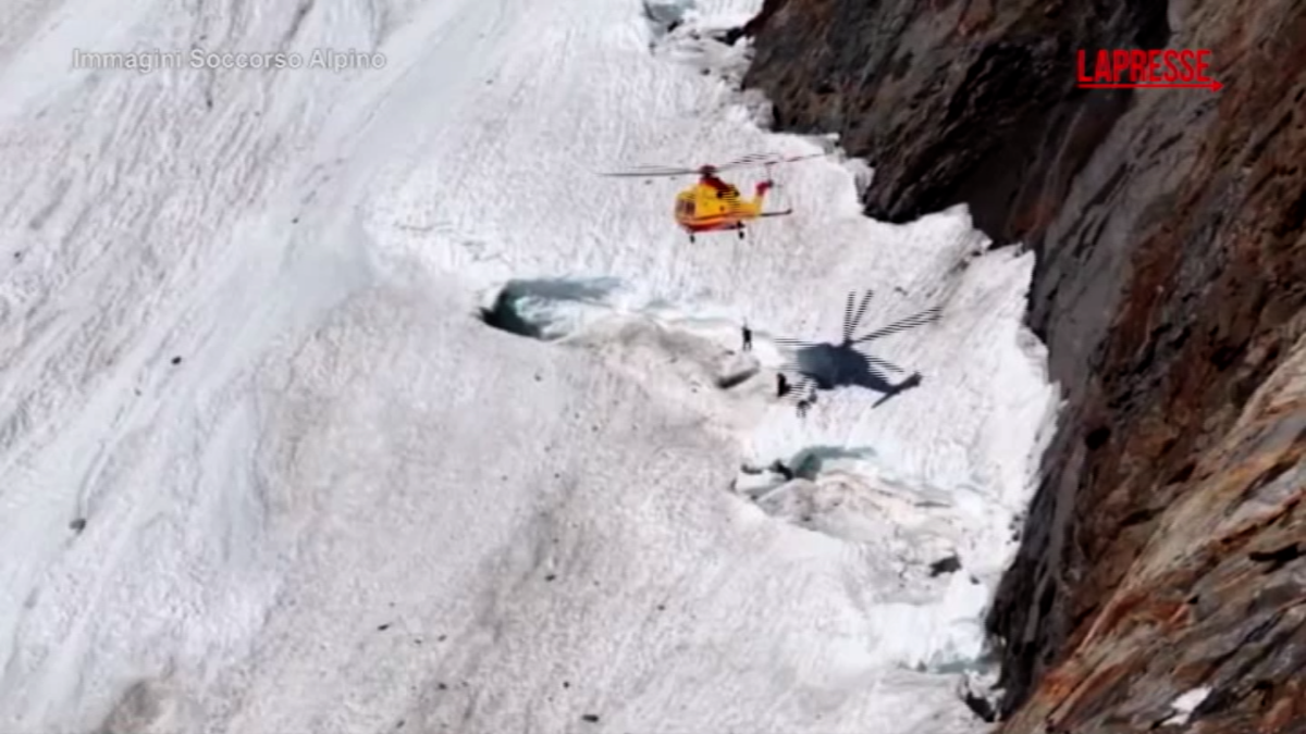 Monte Rosa, alpinisti cadono da una parete per 30 metri: le operazioni di soccorso