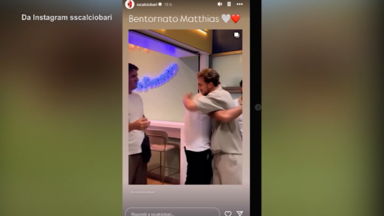 Bari, Verreth accolto dai compagni al ritorno in Italia dopo la morte del figlio