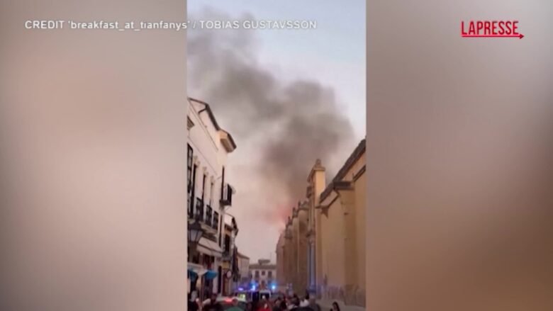 Spagna, incendio nella cattedrale di Cordova