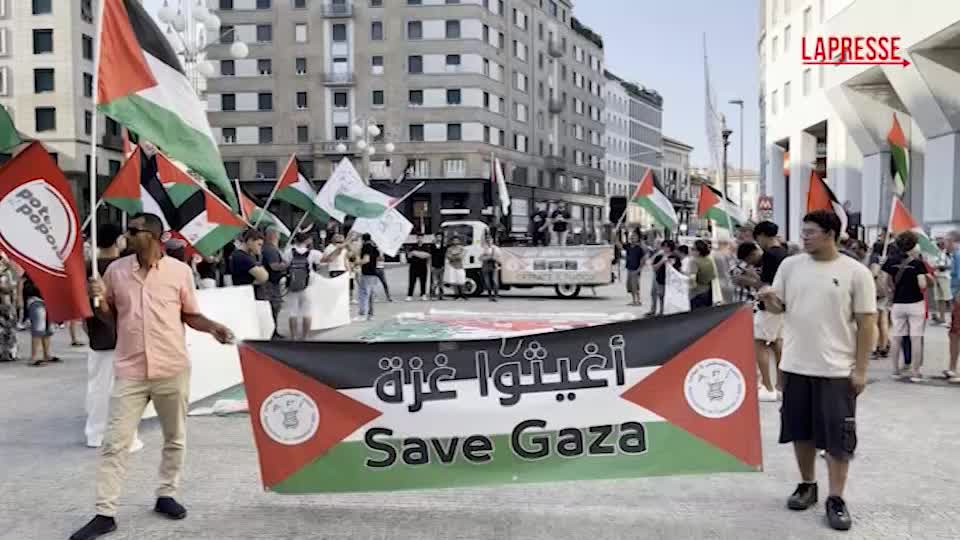 Milano, presidio pro Pal a San Babila al grido di "Palestina Libera"