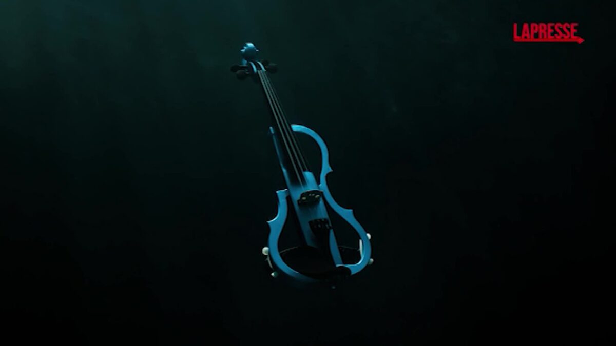 Il video sott'acqua del violinista Andrea Casta, 'Visions': ecco come è stato girato