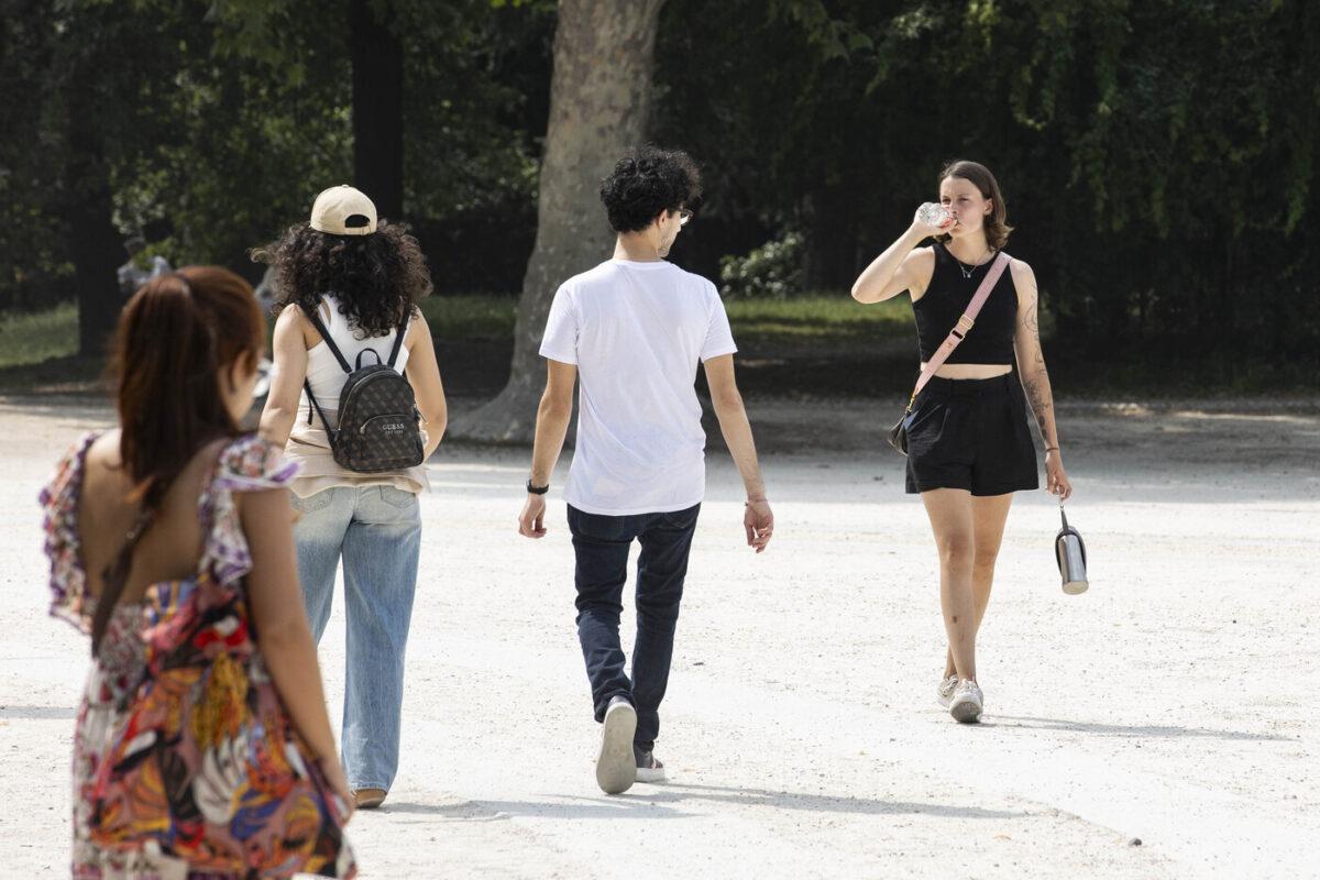 Caldo, tornano ad alzarsi le temperature: domani 13 bollini arancioni Caldo, tornano ad alzarsi le temperature: domani 13 bollini arancioni