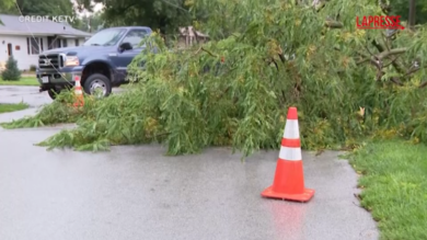 Tempesta in Nebraska: alberi abbattuti e case danneggiate