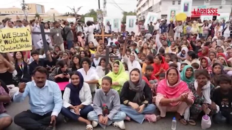Pakistan, grande protesta a Karachi per i diritti delle minoranze