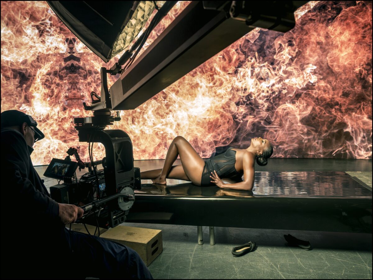 Galleria foto 'Calendario Pirelli 2026, le immagini dal backstage con Luisa Ranieri ed Eva Herzigova' - foto 3